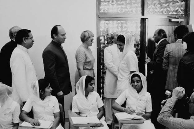 Mawlana Hazar Imam tours the School of Nursing during its inauguration in 1981. (Photo: AKDN / Christopher Little)