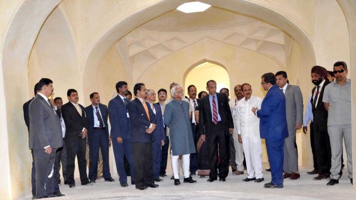 Mr. Ratish Nanda, CEO, AKTC appraising the Vice President of India Mr. Hamid Ansari along with Governor Sri E.S.L. Narasimhan and other senior government officials on their visit to Qutb Shahi Tombs (Image via Siasat Daily)
