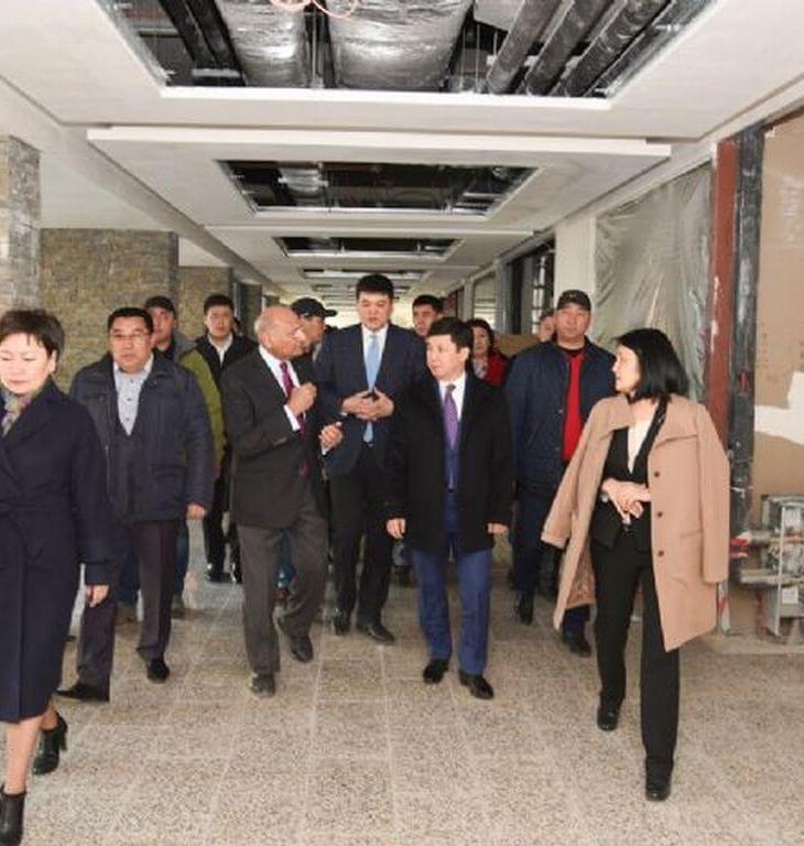 Executive Chairman of the UCA Board Executive Committee Shamsh Kassim-Lakha conducting a Naryn campus tour for the Premier and his government delegation. Photographer: Iskender Ermekov