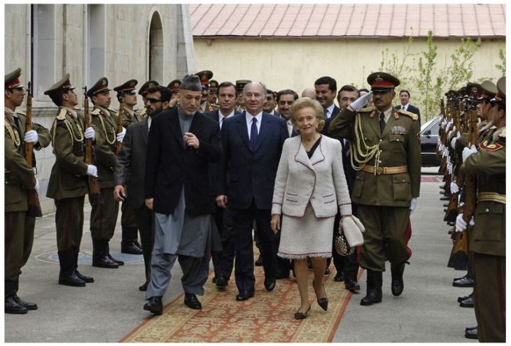 His Highness and Mme Bernadette Chirac, the wife of the President of France, being met by President Karzai upon their arrival at the Presidential Palace in Kabul. - Photo: AKDN/Gary Otte