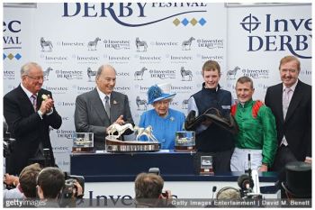 LONDON, ENGLAND - JUNE 04: (L to R) Global Managing Director of Investec Bernard Kantor, His Highness The Aga Khan, Queen Elizabeth II, groomer Patrick Murray, jockey Pat Smullen and horse trainer Dermot Weld pose in the winners enclosure after horse 'Harzand' won the Investec Derby during Derby Day at the Investec Derby Festival, celebrating The Queen's 90th Birthday, at Epsom Downs Racecourse on June 4, 2016 in London, England. (Photo by David M. Benett/Dave Benett/Getty Images for Investec)