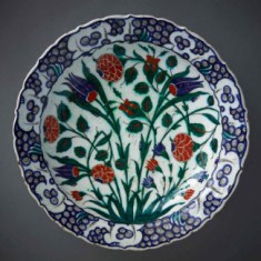 Dish, 16th century, Turkey, Ottoman period. Aga Khan Museum