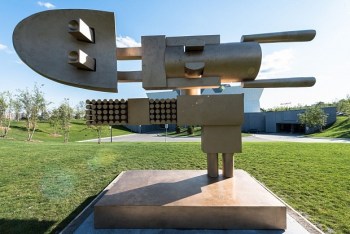 Parviz Tanavoli's huge Horizontal Lovers (2016)