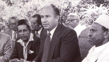 Muslim leaders meet with Mawlana Hazar Imam in Mombasa, Kenya, to request his assistance in improving their children's education. This meeting led to the establishment of the Madrasa pre-School Education Program. Photo: The Ismaili Canada, Golden Jubilee Issue