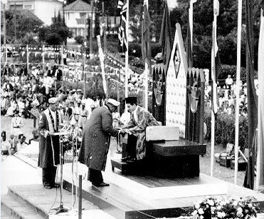 Takhtnashini, Nairobi, 1957