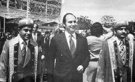 Mawlana Hazar Imam with Ismaili leaders, Nairobi, Kenya, 1976. Photo: via Pinterest