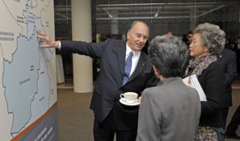 His Highness the Aga Khan, speaking about AKDN projects in Central Asia with Adrienne Clarkson previous Governor General of Canada at the Bridges that Unite exhibit at the opening of The Delegation of the Ismaili Imamat. AKDN/Gary Otte