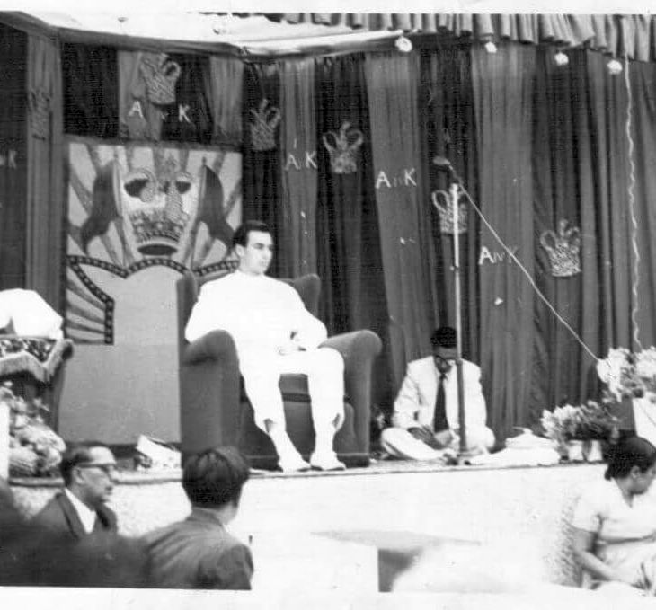 Abdulsultan Maherali reciting Ginan in the presence of Mawlana Hazar Imam