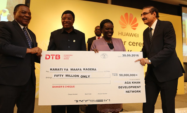 Prime Minister Kassim Fate receiving a check for 50 million shillings from Amin Kurrji (right), the Resident Representative of the Aga Khan Development Network (AKDN) in the country, for victims of the earthquake in the region. Handover took place At the office of Prime Minister in Dar es Salaam on September 30, 2016. At left is Minister of Foreign Affairs and Cooperation of the South East, Augustine Mahiga and second right is Minister of Education and Vocational Training, Prof Joyce Ndalichako. (Photo by the Office of the Prime Minister)