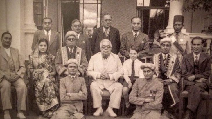 Aga Khan III and his grandson, the young Prince Karim, with members of the H.H. Aga Khan Ismailia Provincial Council of Kenya. Nairobi, 22 April 1945.
