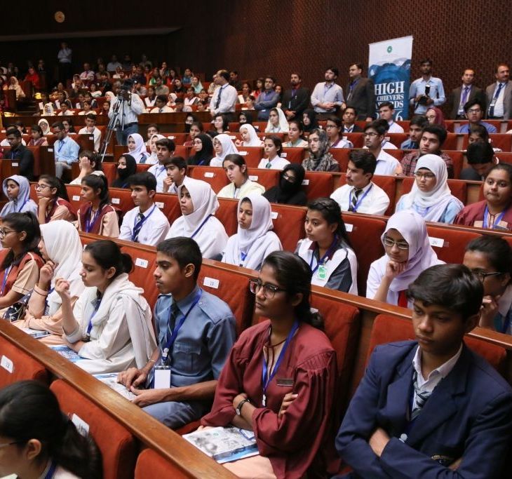 Aga Khan University Examination Board celebrates achievements of High Achievers 2016