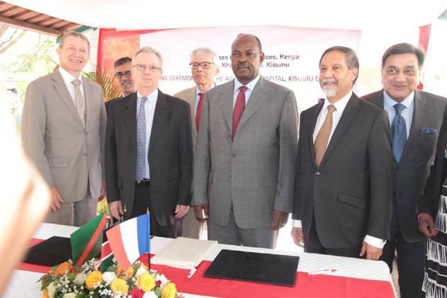 French Ambassador to Kenya Antoine Sivan (2ND L), Chairman of the Aga Khan Health Services, Kenya Mr Moyez Alibhai (2ND R), CEO Aga Khan Kisumu Mr Syed Sohail (R) with Mr Ranguma (C). (Image credit: Kisumu News)