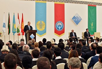 His Highness the Aga Khan, Chancellor of the University, addresses the audience of more than 300 representatives of government, His Highness's family and AKDN leadership. (Image credit: Gary Otte/AKDN via UCA)