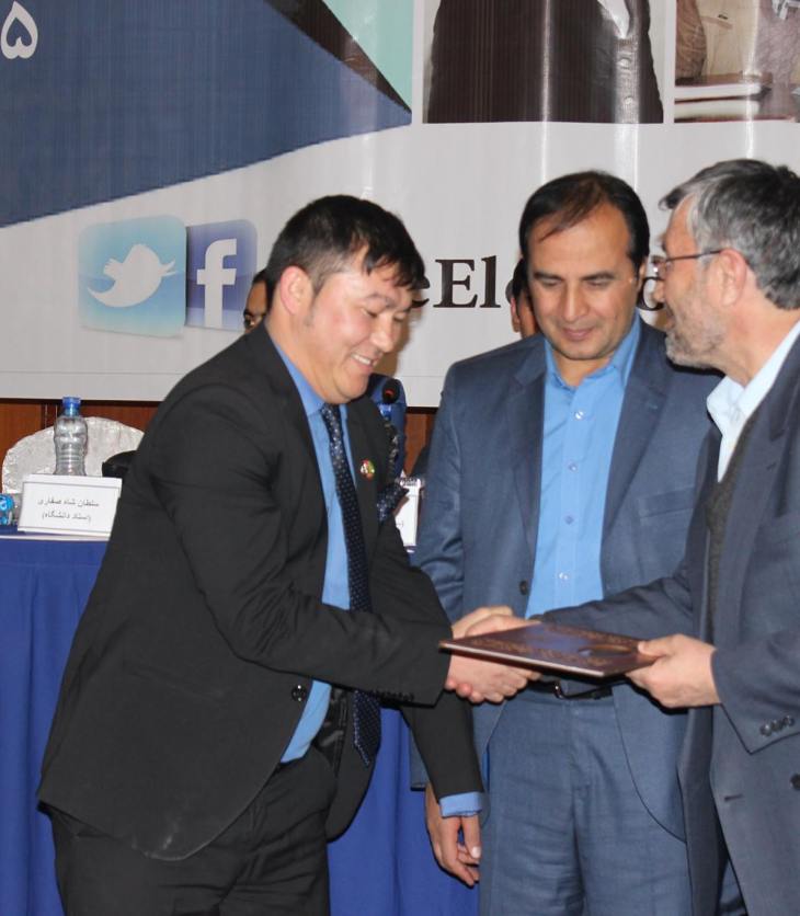 Abdul Ghaffar Nazari receives Young Successful Figure of the Year Award