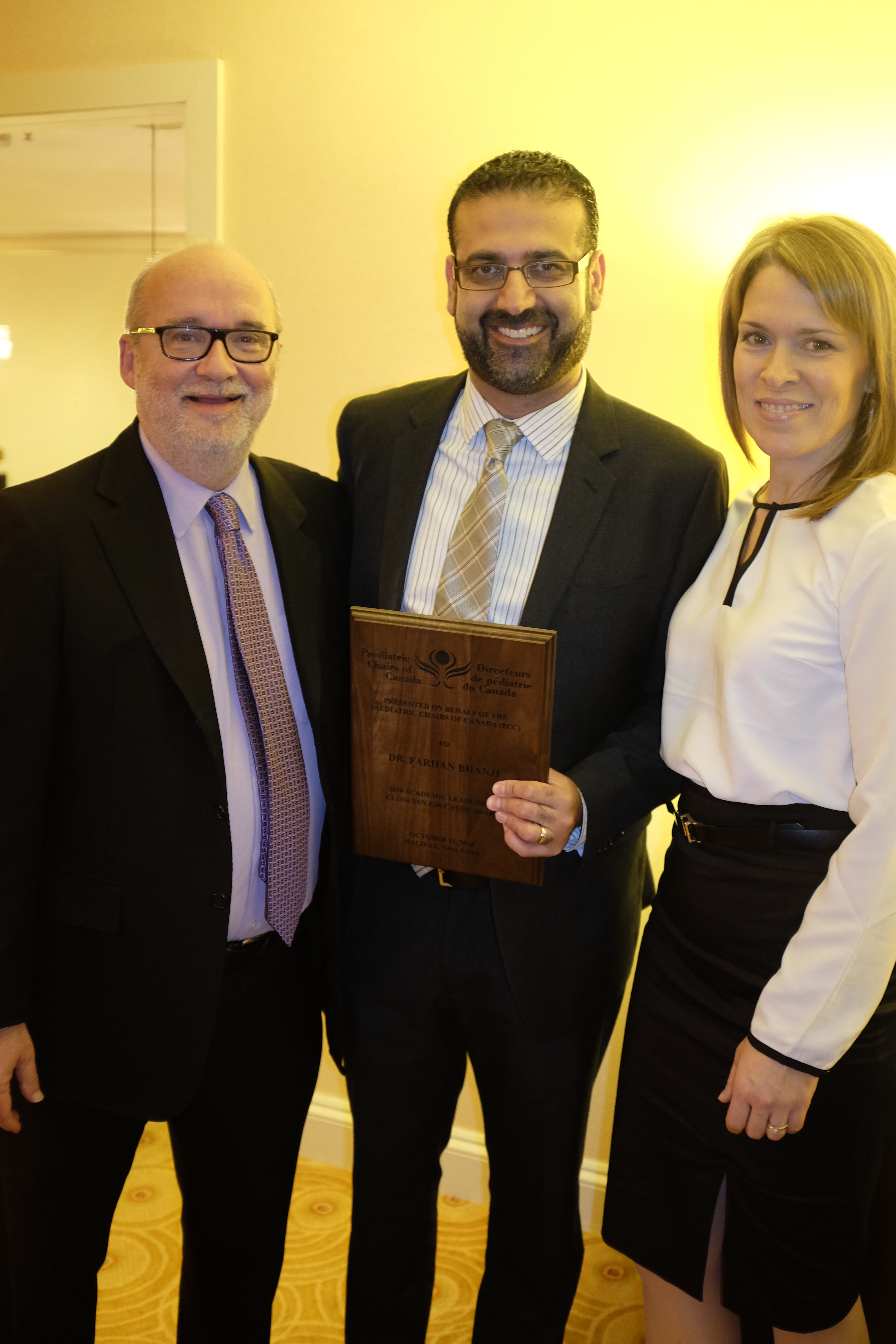 Dr. Farhan Bhanji receives award from Paediatric Chairs of Canada