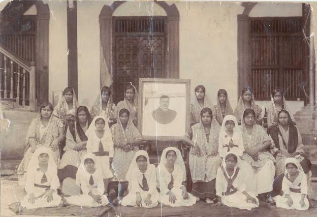 Another picture of Wete-Pemba Jamatkhana taken a few years later. Please also observe the photograph of Imam Sultan Muhammad Shah in the picture.