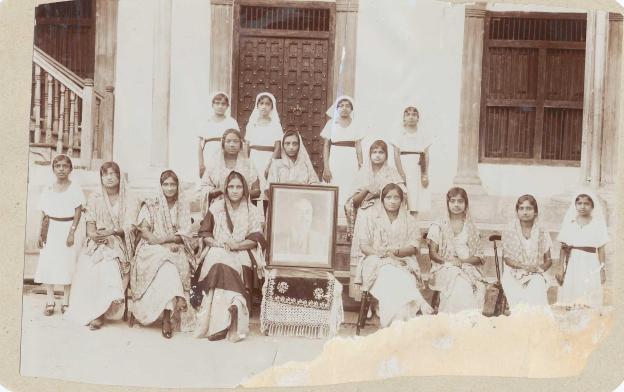 The picture of the Wete-Pemba Jamatkhanas a few years after its opening. Please see the photograph of Imam Sultan Muhammad Shah in the picture.