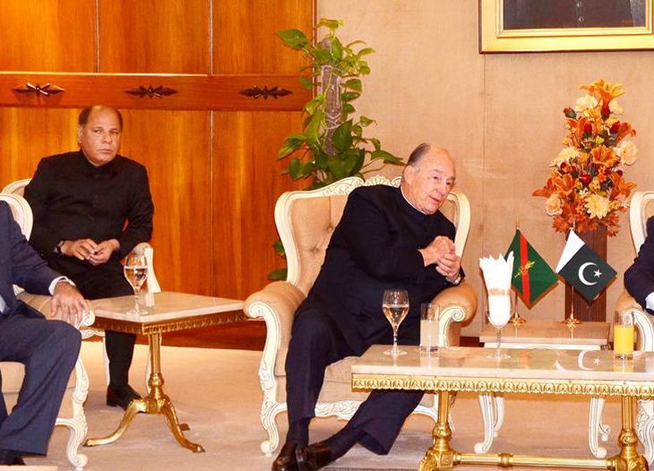 Governor, CM welcome Prince Karim Aga Khan at Karachi airport | Business Recorder