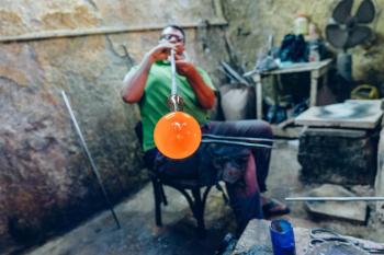 Alive with artisans: Cairo’s al-Darb al-Ahmar district – a photo essay | The Guardian
