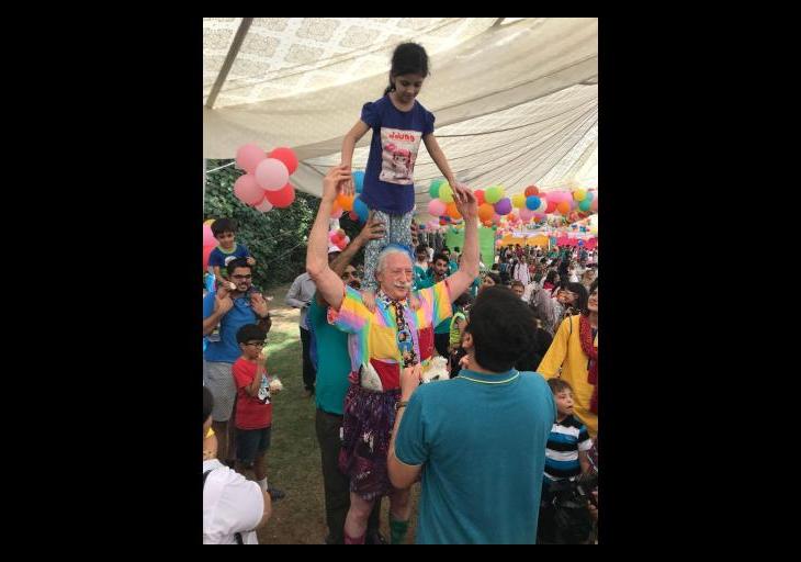 Famous Comedian/Activist Doctor Patch Adam visits Aga Khan University Children’s Hospital