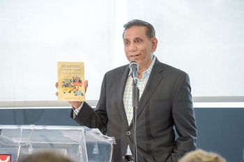 Iqbal Dewji of Khojawiki explaining the vision of the organization in capturing  the oral history of the Khojas