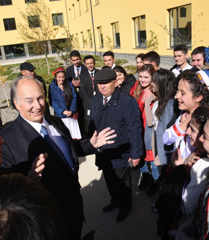His Highness the Aga Khan greets the students of the University of Central Asia’s founding undergraduate class in Naryn, Kyrgyz Republic, 19 October 2016. Founded in 2000, the University of Central Asia is opening campuses at high altitude sites in Naryn, Kyrgyz Republic (2016) and Khorog, Tajikistan (2017), and is preparing for construction in Tekeli, Kazakhstan. - Photo credit: AKDN / Iskender Ermekov