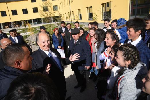 His Highness the Aga Khan greets the students of the University of Central Asia’s founding undergraduate class in Naryn, Kyrgyz Republic, 19 October 2016. Founded in 2000, the University of Central Asia is opening campuses at high altitude sites in Naryn, Kyrgyz Republic (2016) and Khorog, Tajikistan (2017), and is preparing for construction in Tekeli, Kazakhstan. - Photo credit: AKDN / Iskender Ermekov