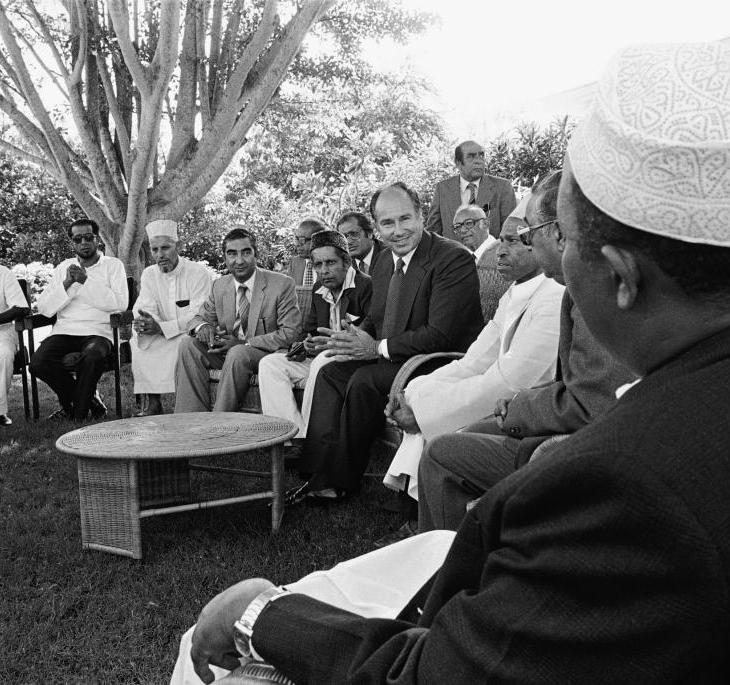 His Highness the Aga Khan meeting a delegation of Muslim leaders from Nairobi during his Silver Jubilee visit to Kenya in 1982