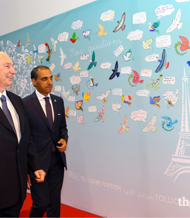 Mawlana Hazar Imam admires artwork of the France jurisdiction Jamat; Murids young and old conveyed messages of love, affection, and gratitude to Hazar Imam on the occasion of his Diamond Jubilee. PHOTO: THE.ISMAILI/ ZAHUR RAMJI