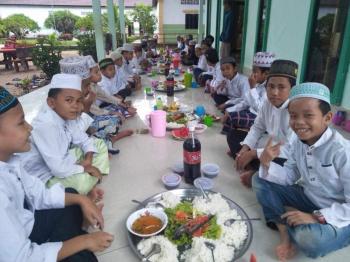 Sharing the joy of Ramadan through the light of love