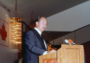His Highness the Aga Khan delivering a speech at the opening session of the conference "The role of hospitals in primary health care". AKDN