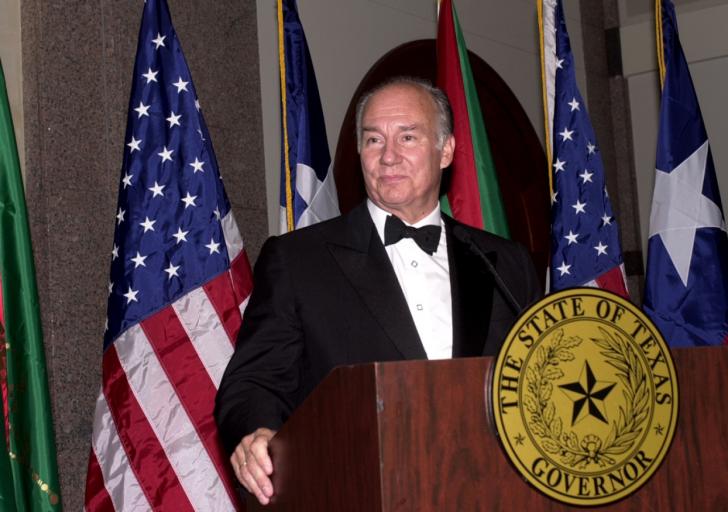 His Highness the Aga Khan delivering a speech at a banquet hosted by the Governor of Texas Rick Perry in honour of His Highness' visit to Texas. AKDN / ZAHUR RAMJI