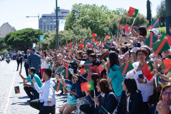 Members of the Ismaili Community gather at Jardim Amalia Rodrigues and celebrate the arrival of His Highness the Aga Khan. Photo: AKDN