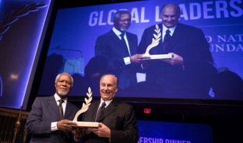 New York, October 18, 2017. Former UN Secretary-General &amp; United Nations Foundation Board Member, Kofi Annan presents the Champion for Global Change Award to His Highness Prince Karim Aga Khan IV at the 2017 United Nations Global Leadership Dinner. Image credit: AKDN