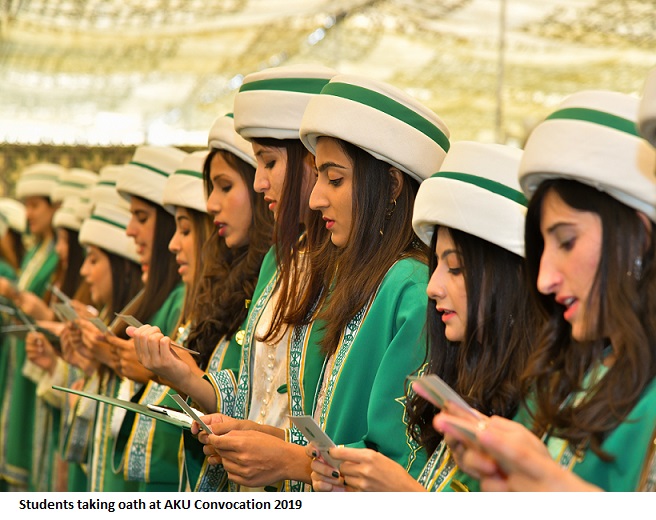 Students taking oath at AKU Convocation 2019.JPG