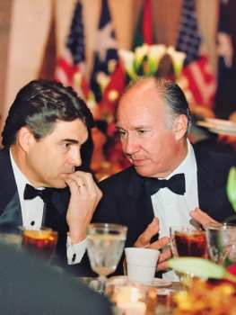 Austin, Texas, 2009 - Governor Rick Perry of Texas in conversation with His Highness Prince Karim Aga Khan IV at a banquet following the signing of a historic agreement between the US State of Texas and the Ismaili Imamat. (Image from the Ismailimail Archives)