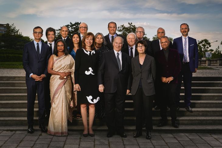 His Highness Prince Karim Aga Khan IV with the Aga Khan Award for Architecture (AKAA) Steering Committee. Hanif Kara is on the right in the second row. Image credit: AKTC / Sully Balmassière